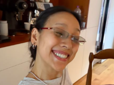 이효리 무테 안경으로 털털한 매력 뽐내는 모습